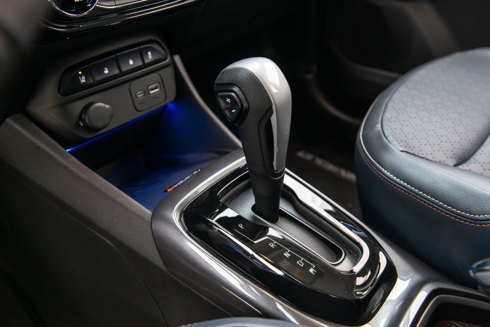 chevrolet-spin-premier-2025-interior-console-cambio-automatico